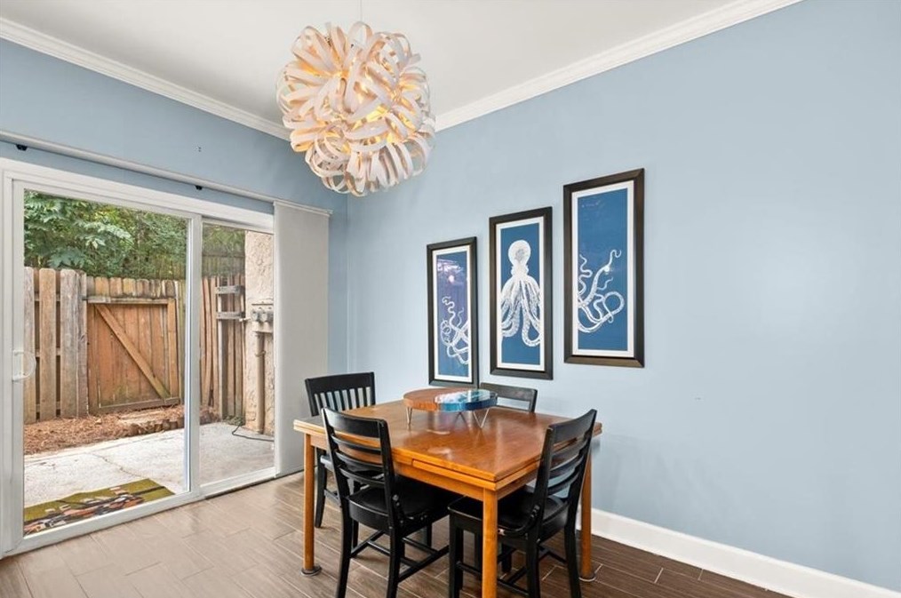 200 Roswell Landings Dr, Roswell GA  30075-3876 exterior