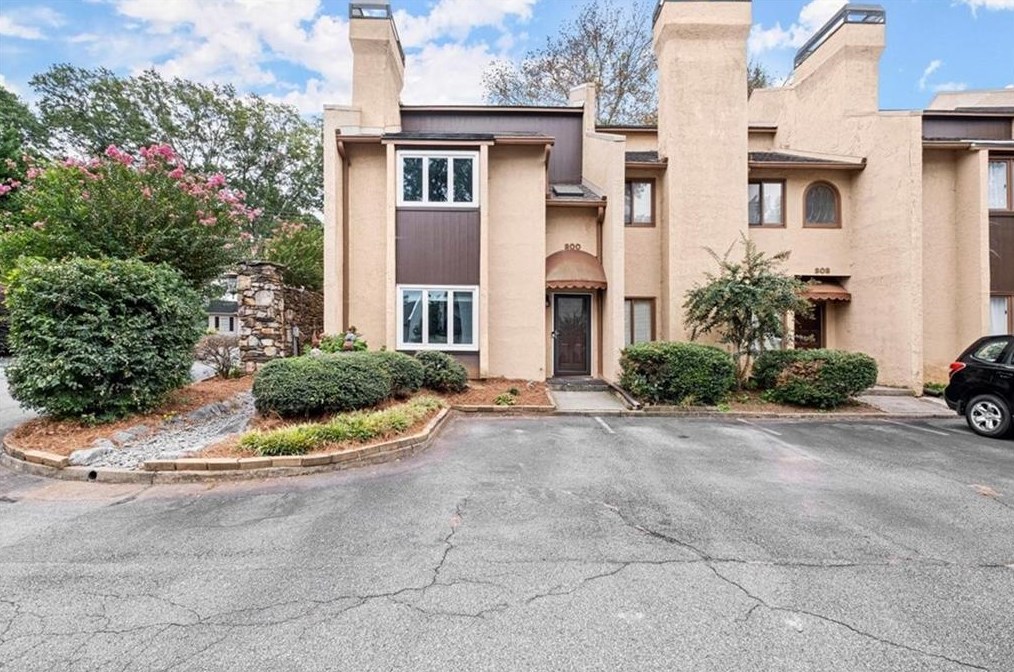 200 Roswell Landings Dr, Roswell GA  30075-3876 exterior
