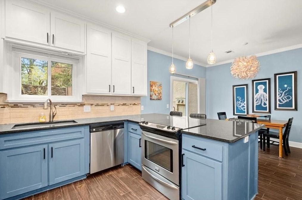 200 Roswell Landings Dr, Roswell GA  30075-3876 exterior