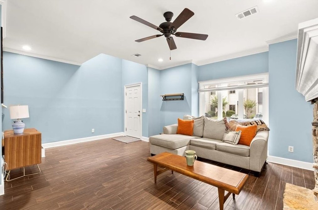 200 Roswell Landings Dr, Roswell GA  30075-3876 exterior