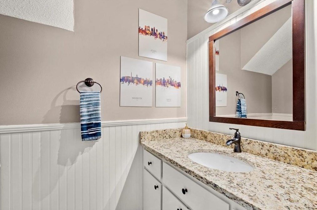 200 Roswell Landings Dr, Roswell GA  30075-3876 exterior
