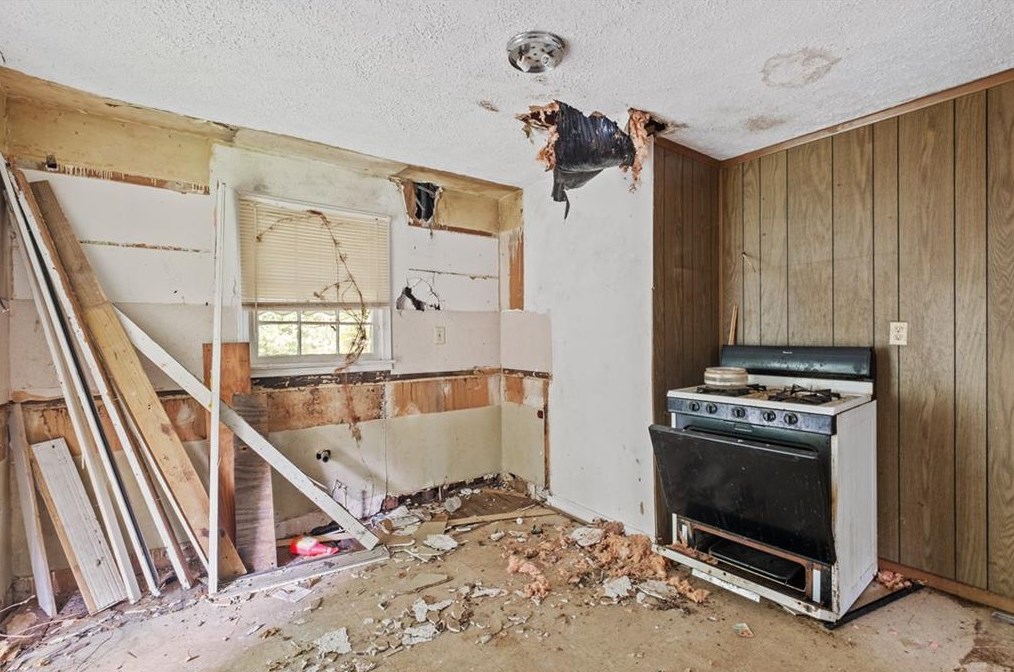 2528 Amelia Ave, Decatur GA  30032-3212 exterior