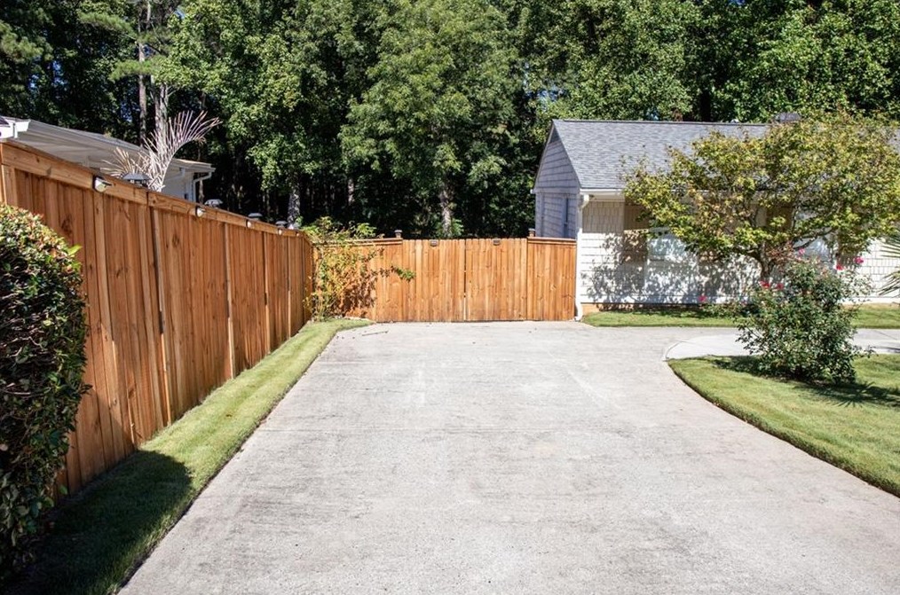 2735 Skyland Dr, Atlanta GA  30319-3645 exterior