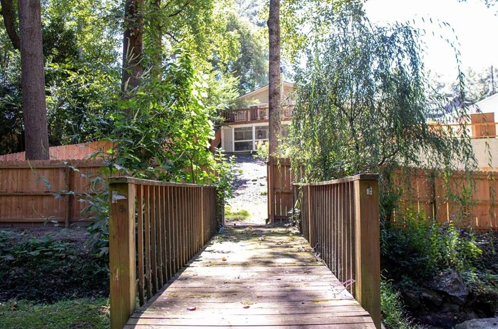 2735 Skyland Dr, Atlanta GA  30319-3645 exterior
