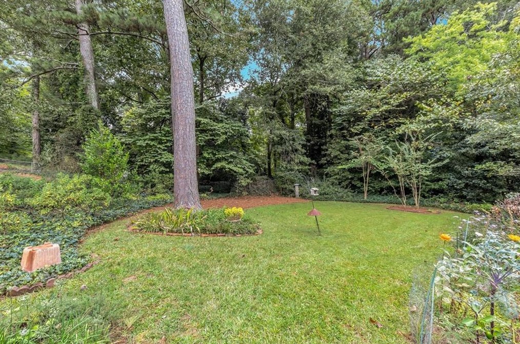 2000 Hollidon Rd, Decatur, GA 30033-1023