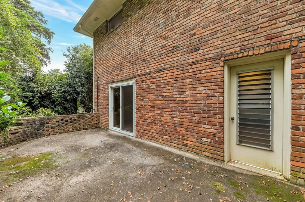 2000 Hollidon Rd, Decatur GA  30033-1023 exterior