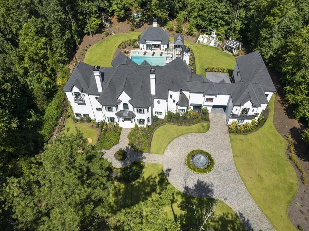 5320 Riverview Rd, Atlanta GA  30327-4244 exterior