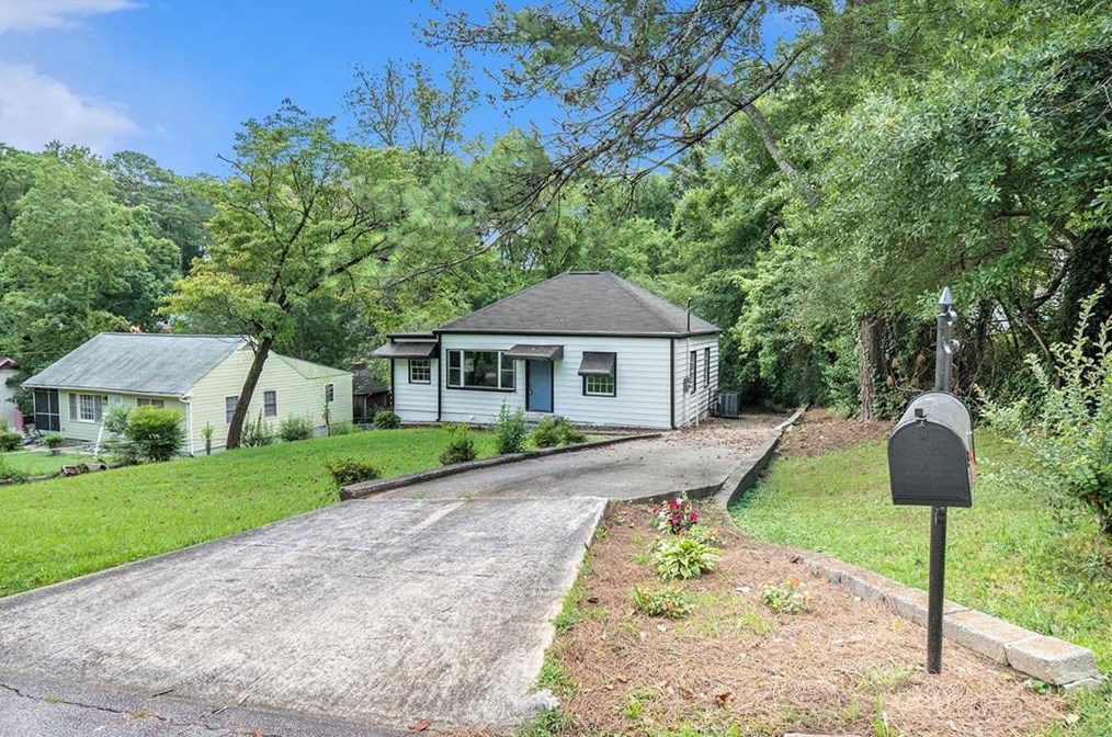 2740 Baker Ridge Dr Nw, Atlanta, GA 30318