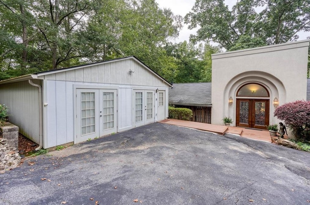 725 Cooper Lake Rd, Smyrna, GA 30082-4707