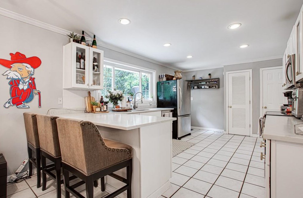1747 Wayland Cir, Atlanta GA  30319-3611 exterior