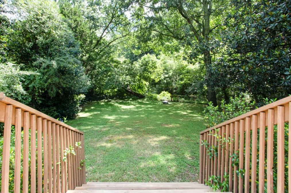 1747 Wayland Cir, Atlanta GA  30319-3611 exterior