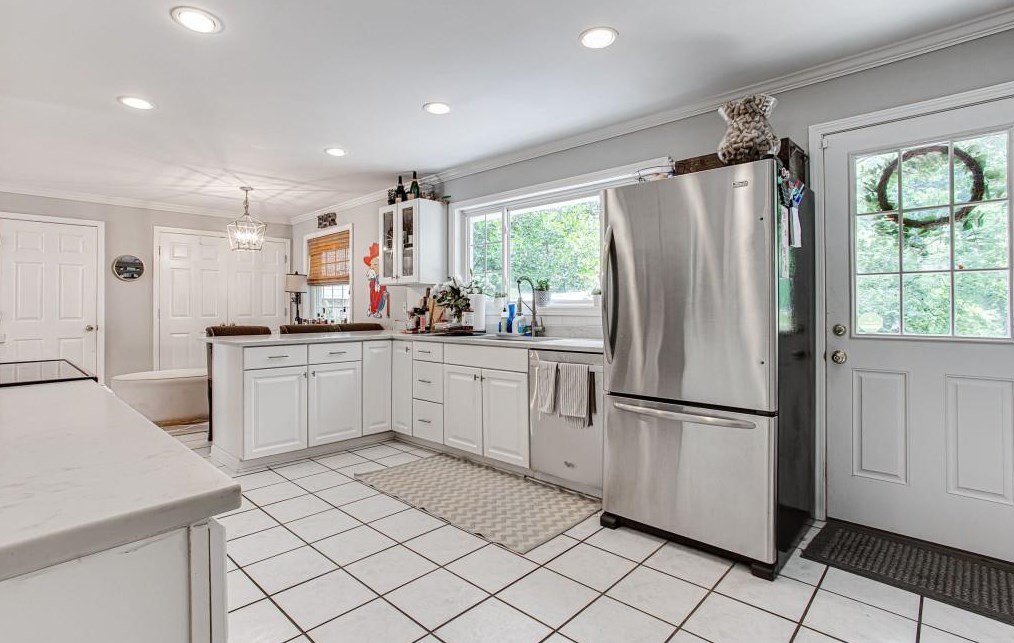 1747 Wayland Cir, Atlanta GA  30319-3611 exterior