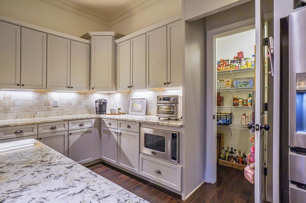 1376 Windsor Pkwy, Atlanta GA  30319-2650 exterior