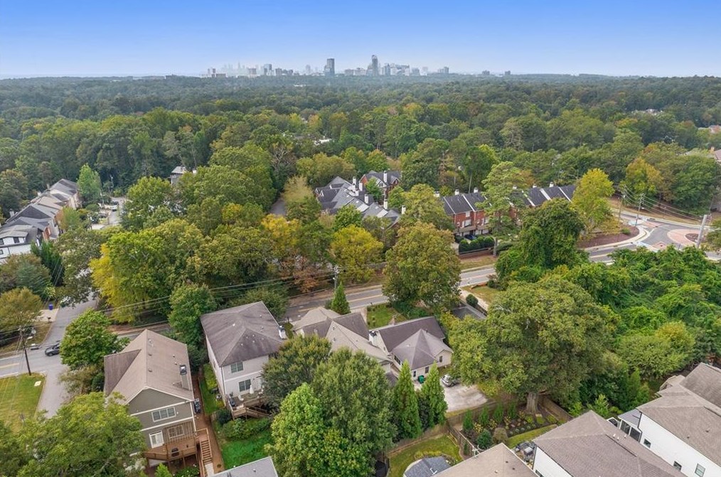 1376 Windsor Pkwy, Atlanta GA  30319-2650 exterior