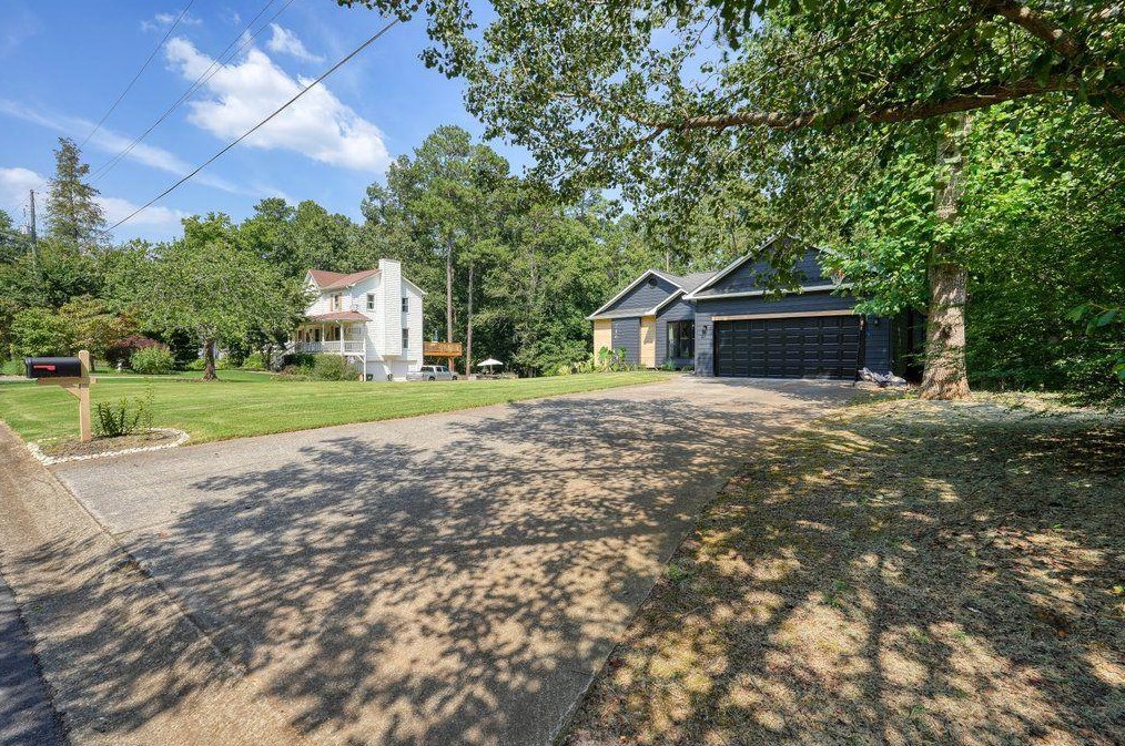 746 Maplelake Dr, Acworth, GA 30101