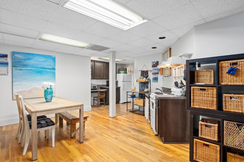 4226 Carmain Dr, Atlanta GA  30342-3504 exterior