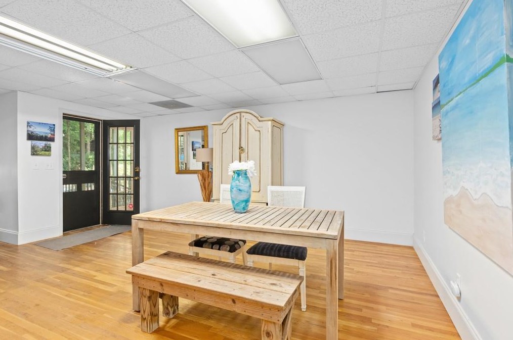 4226 Carmain Dr, Atlanta GA  30342-3504 exterior