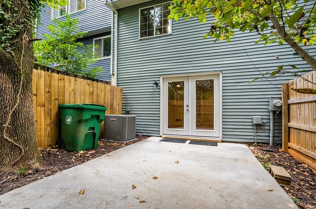 2901 Royal Path Ct, Decatur GA 30030-4189 exterior