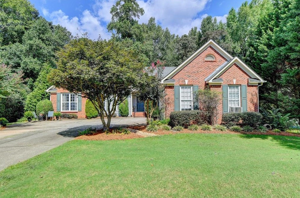 5686 Newberry Point Dr, Flowery Branch, GA 30542-2752