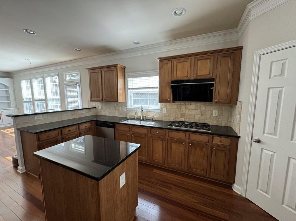 4987 Weathervane Dr, Alpharetta GA  30022-4550 exterior