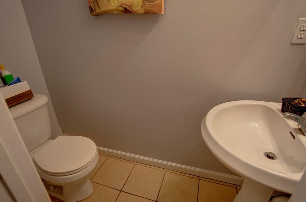 103 Avalon Dr, Calhoun GA 30701-9434 exterior