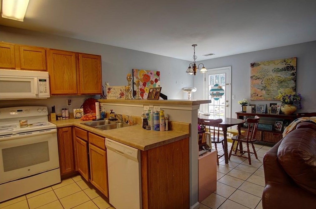 103 Avalon Dr, Calhoun GA 30701-9434 exterior