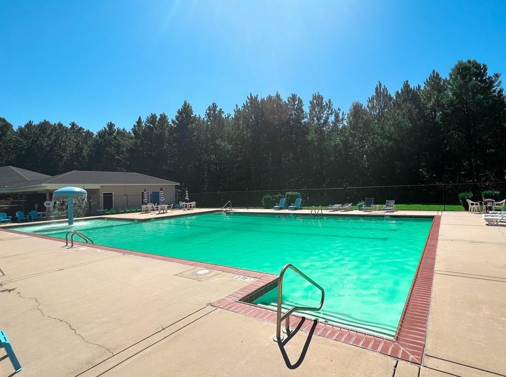 103 Avalon Dr, Calhoun GA 30701-9434 exterior