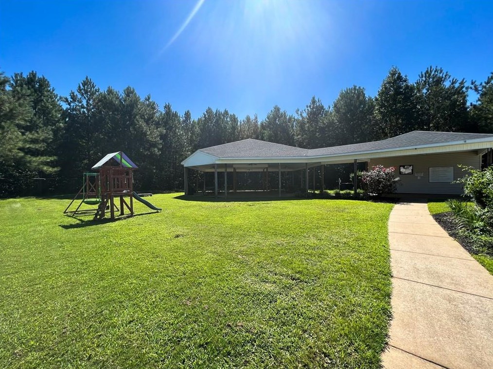 103 Avalon Dr, Calhoun GA 30701-9434 exterior