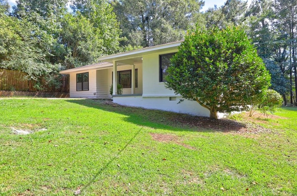 965 W Village Dr, Jonesboro, GA 30236