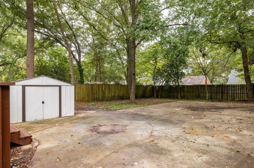 1865 Hooper St, Decatur GA  30032-4133 exterior