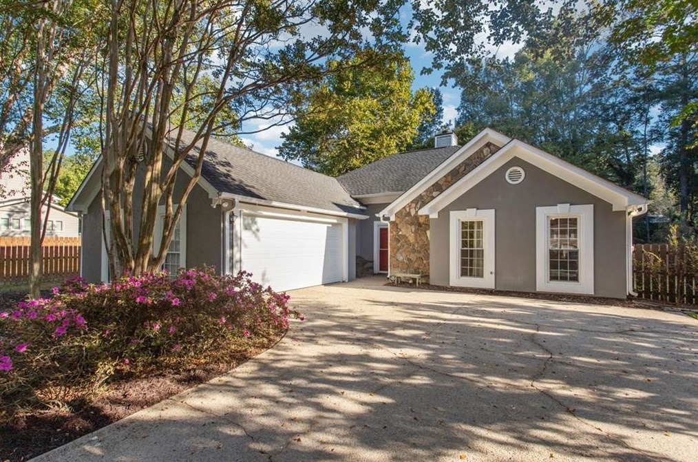 2040 Creek Cir, Alpharetta, GA 30009-2349