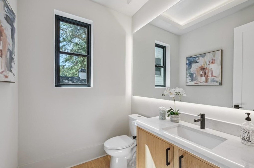 2354 Poplar Springs Dr, Atlanta GA  30319-3942 exterior