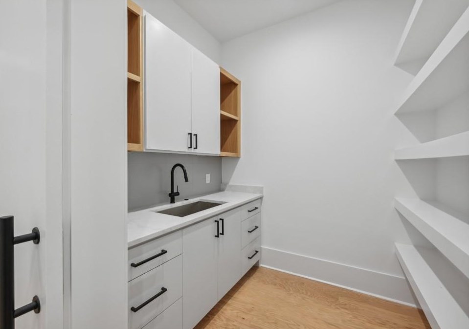 2354 Poplar Springs Dr, Atlanta GA  30319-3942 exterior