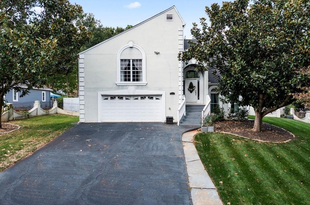 650 Applewood Ln, Marietta, GA 30064-2106