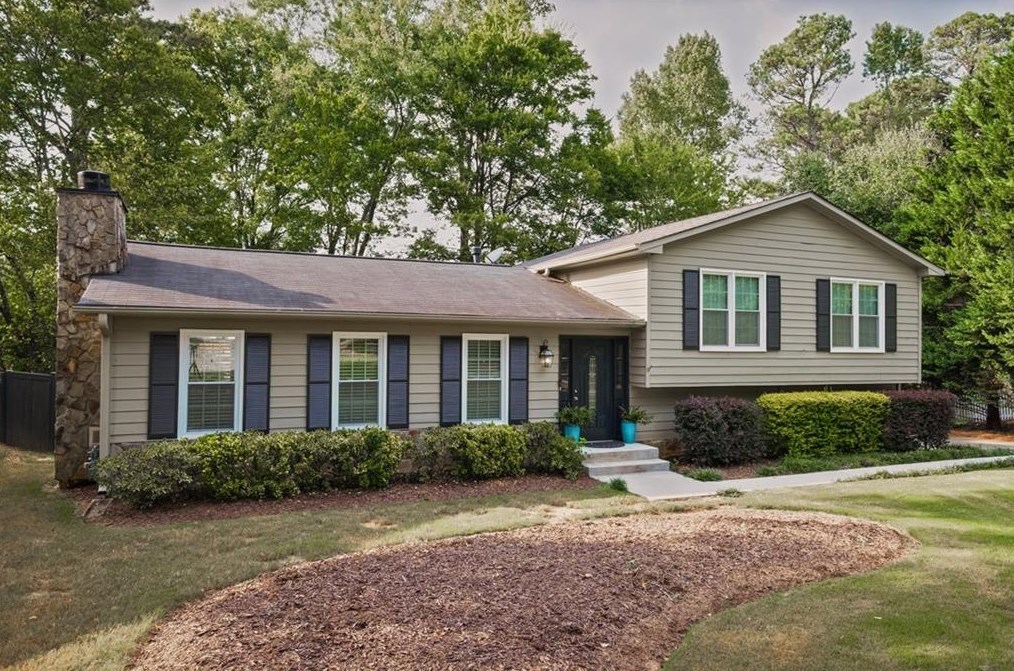 9820 Summer Oaks Dr, Roswell, GA 30076-2604