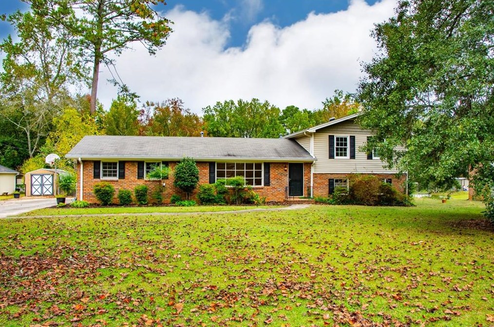 3077 Laura Ln, Lithia Springs, GA 30122