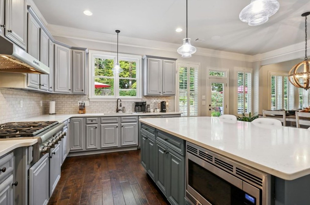 580 Windsor Pkwy, Atlanta GA  30342-2751 exterior