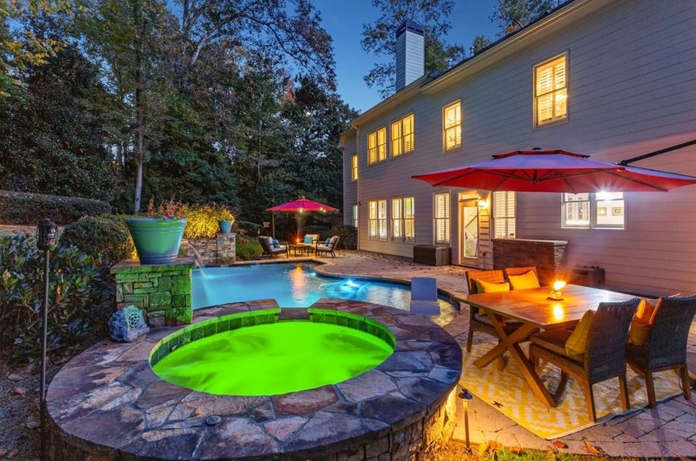 580 Windsor Pkwy, Atlanta GA  30342-2751 exterior
