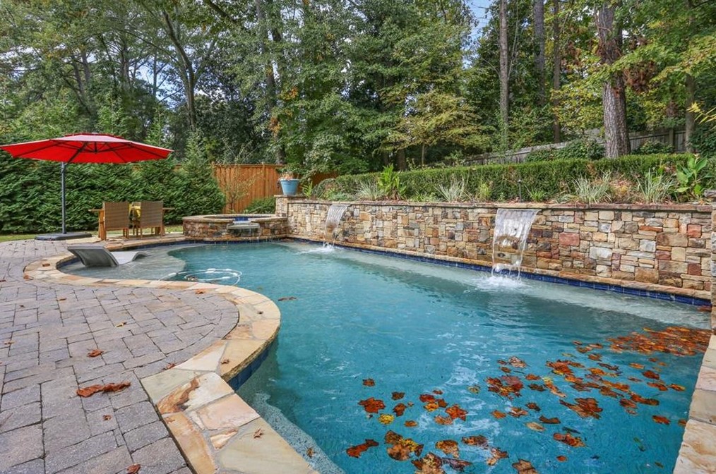 580 Windsor Pkwy, Atlanta GA  30342-2751 exterior