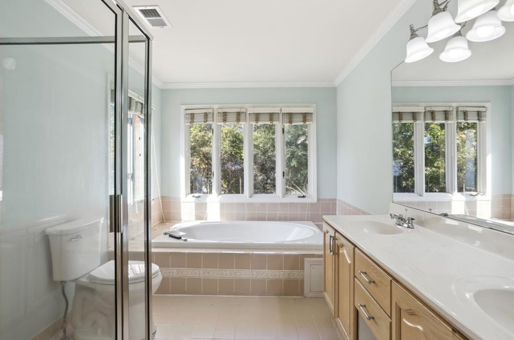 1717 Frazier Park Dr, Decatur GA  30033-1536 exterior