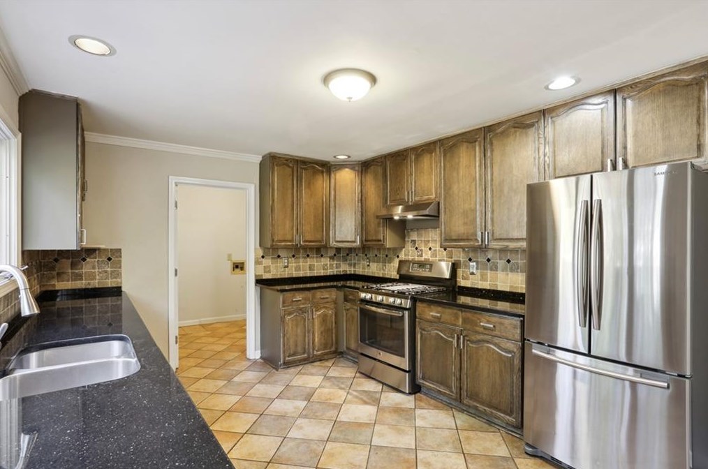 1717 Frazier Park Dr, Decatur GA  30033-1536 exterior