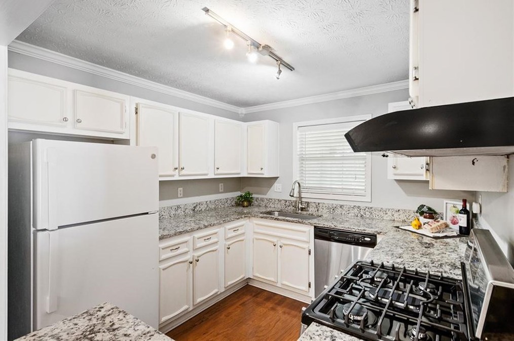 304 Natchez Trce, Atlanta GA  30350-3010 exterior