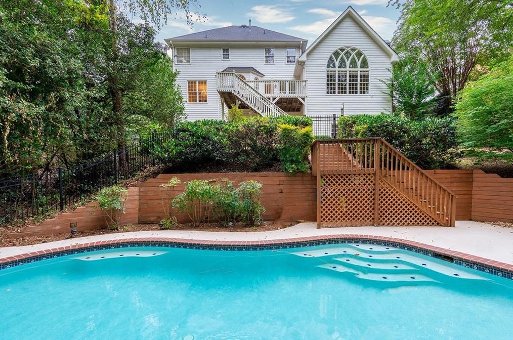 9310 Chapelwood Dr, Alpharetta, GA 30022-6178