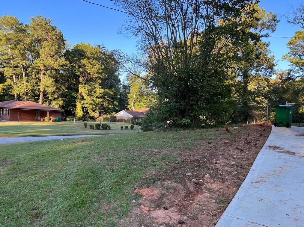 1934 Gln Echo Dr, Decatur GA 30032-5126 exterior