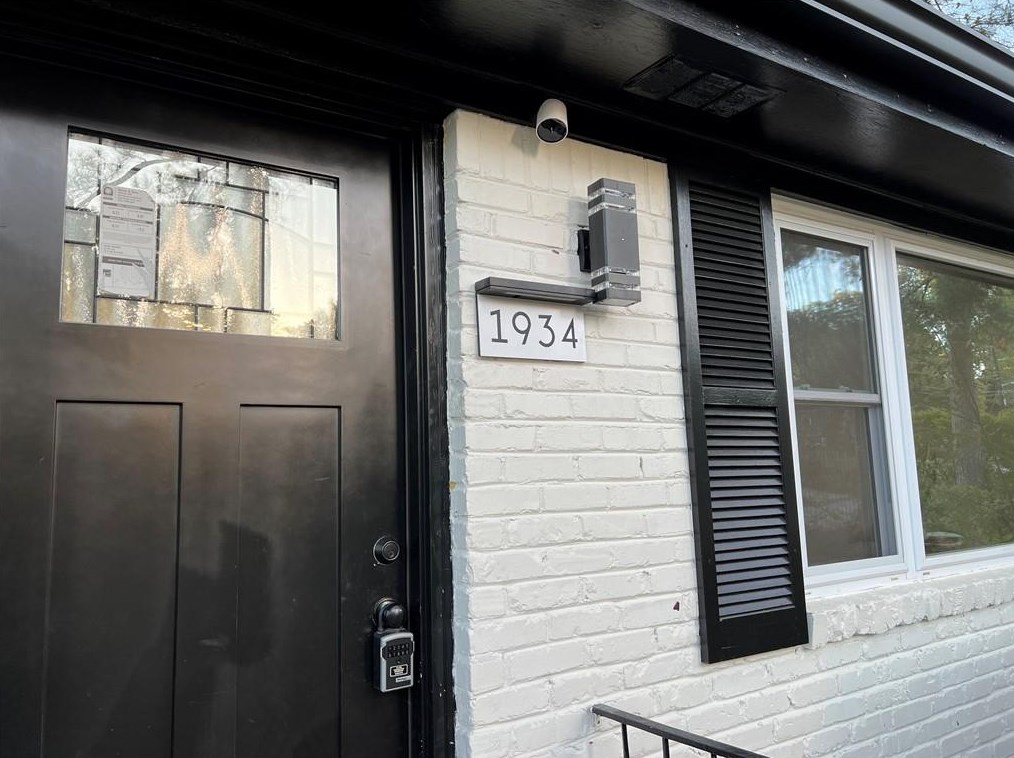 1934 Glen Echo Dr, Decatur, GA 30032-5126