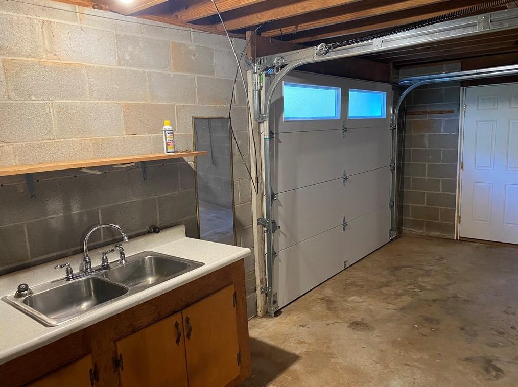 4061 Cooper Lk Rd, Smyrna GA  30082-3328 exterior