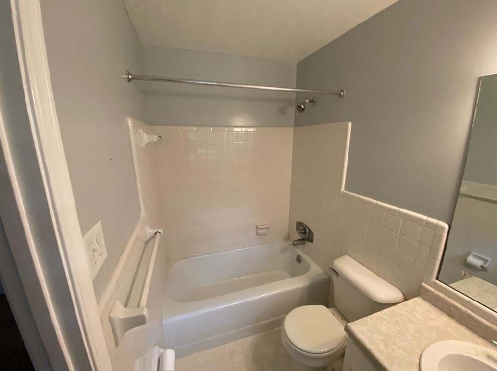 4061 Cooper Lk Rd, Smyrna GA  30082-3328 exterior