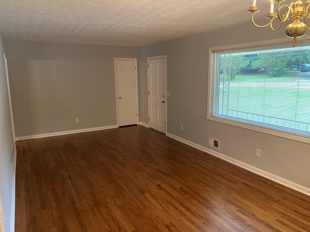 4061 Cooper Lake Rd, Smyrna GA  30082-3328 exterior