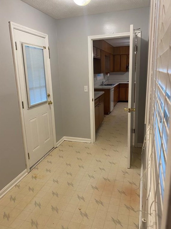 4061 Cooper Lk Rd, Smyrna GA  30082-3328 exterior