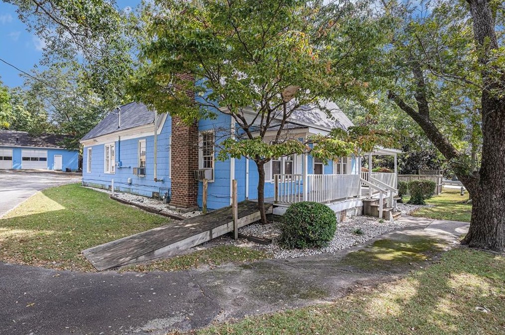 949 Institute St Nw, Conyers, GA 30012